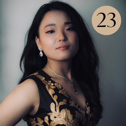 Headshot of pianist Miki Matsumura