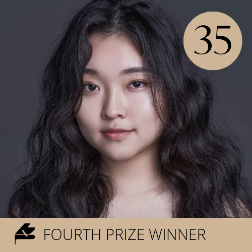 Headshot of pianist Jiwon Yang