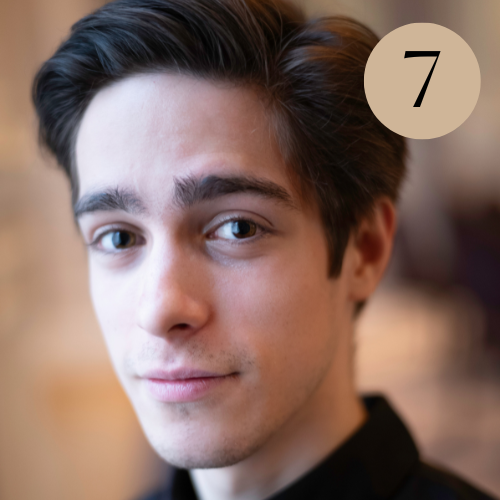 Headshot of pianist Alexander Doronin