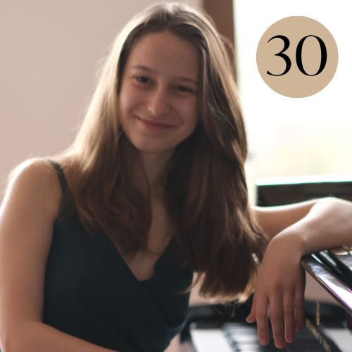 Headshot of pianist Natalie Schwamova