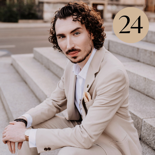 Headshot of pianist Mateusz Mikolajczak