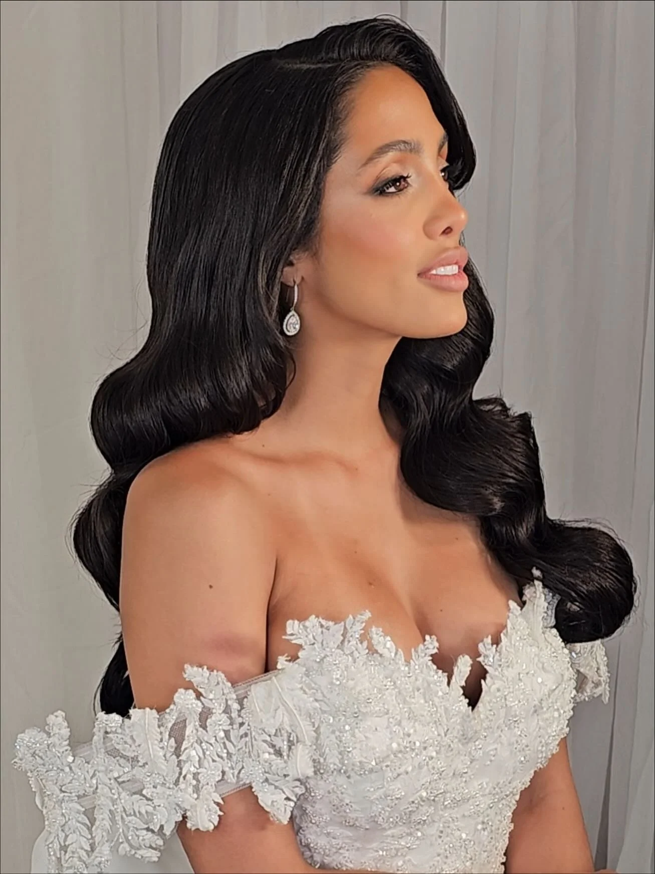 Soft glam on Carolina✨

Hair by @mbonilla_artistry ✨

WEDDING DRESSES: @alglist &amp;@alglistbridal

BRIDAL ROBES: @byinnaelsie

BRIDAL EXTENSIONS: @bellamihair SILK SEAM 22INCH
EXTENSIONS IN OFF BLACK AND Mochachino
Chocolate/Dark Honey Rooted Highl