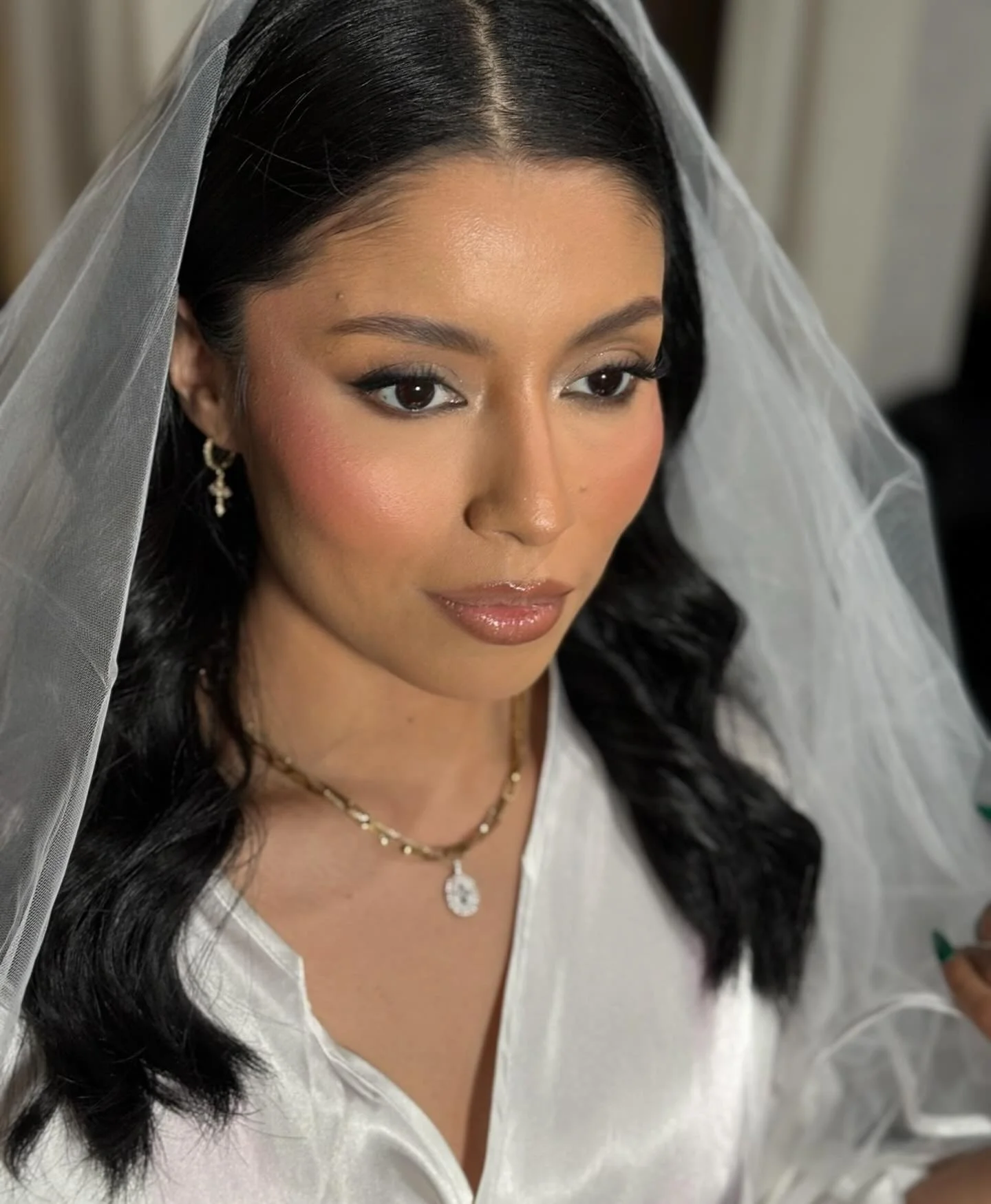 @this.bride ✨

BTS of the glam 🖤

Photos @kadinbophoto 
Hair Style @hairbydaisyjade 
Makeup @vibes.by.steph 

#vacavillemakeupartist #vacavillehairstylist #vibesbysteph #beforeandafter #bridal