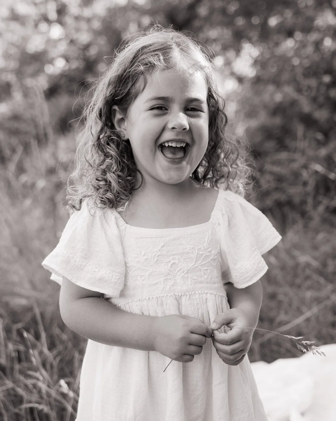 Une complicit&eacute; simple et pr&eacute;cieuse, comme on les aime avec Lison et sa maman Steffie 🥰 
&bull;
#photographefamille #photographecharente #merefille #seancephotoexterieure #souvenirsenfamille #photographeangouleme #photographebordeaux #p