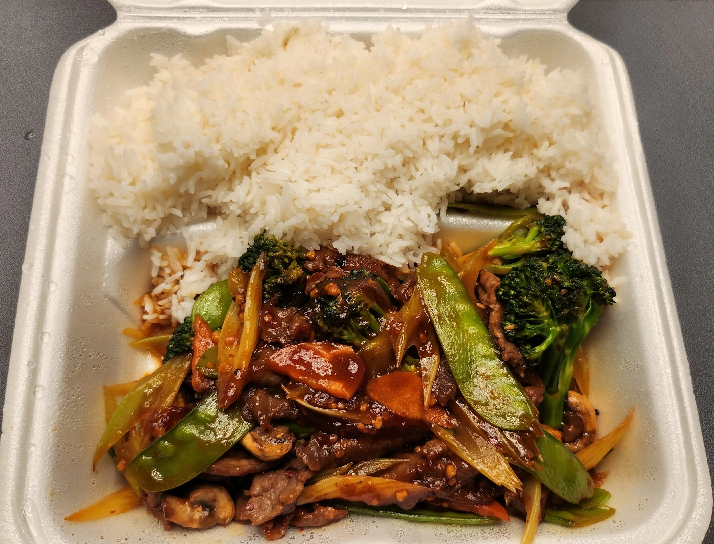 E2 Hunan Beef Dinner Special.jpg