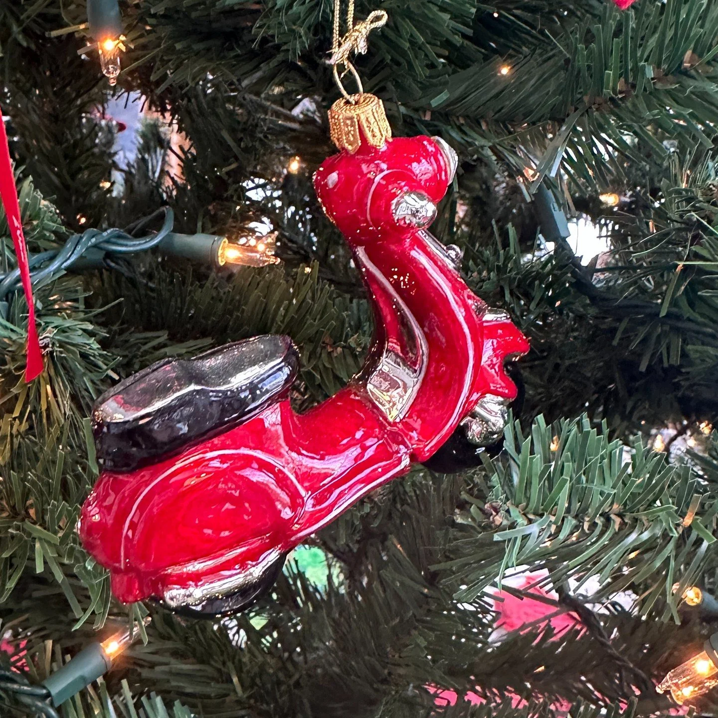 Wishing you all the happiest of holidays and a prosperous New Year! 🎄🎉

#HappyHolidays #HappyNewYear2025 #InteriorDesign #FestiveDecor #HomeInspiration #DesignExcellence #SeasonGreetings #NewYearNewSpaces #Grateful #CreativeLiving #nadejdavames #na