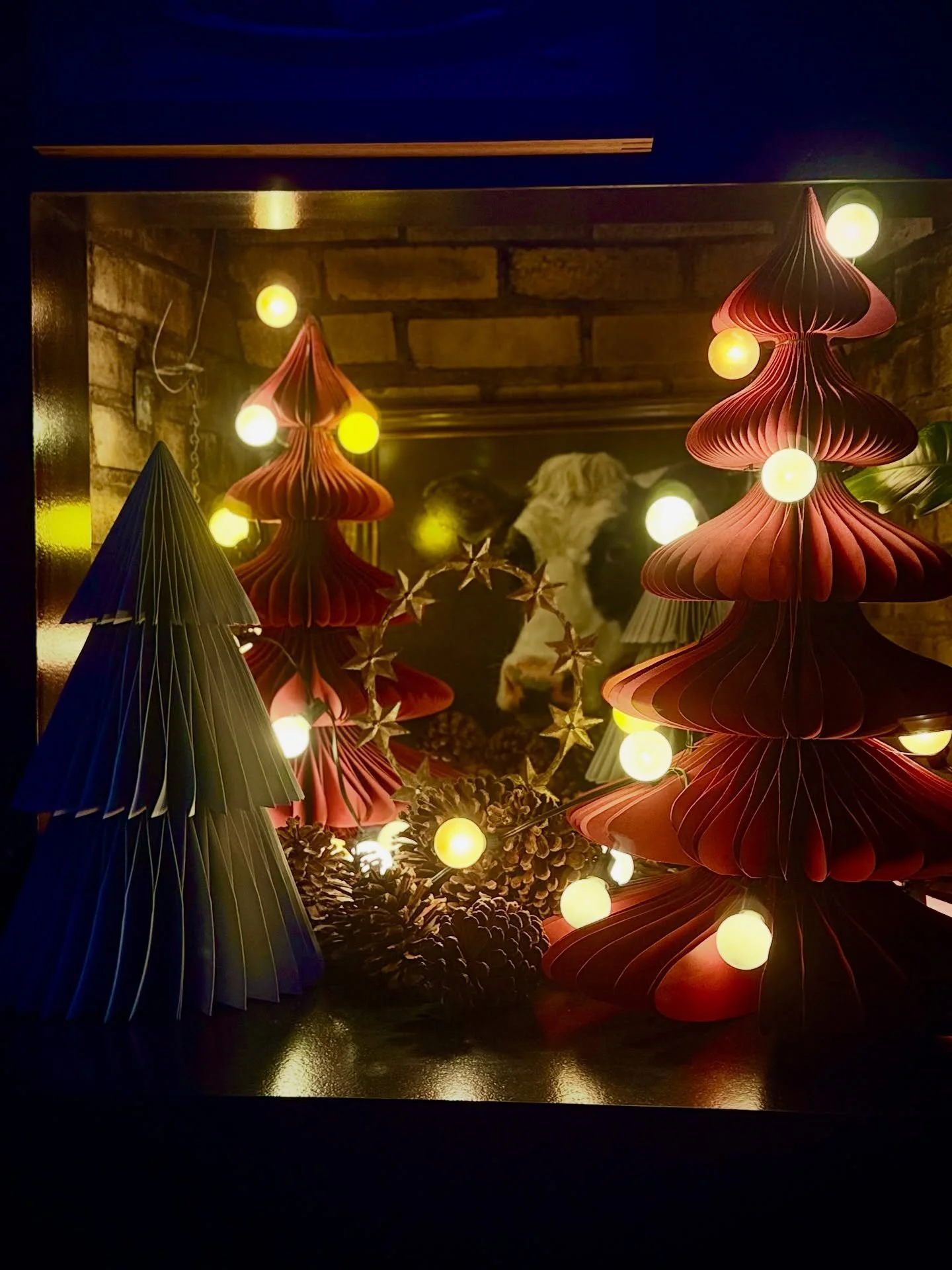 Mooo-d lighting. 
__
Photo: @simoudis
#jerryrose #jerryrosehomeandgarden #holidays