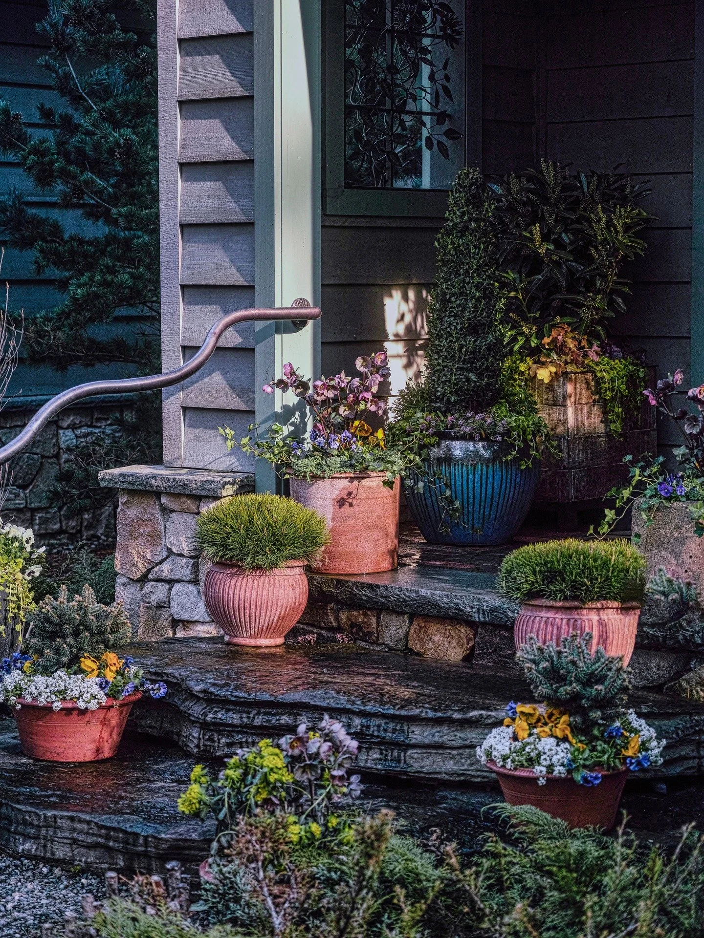Planted for crisp air and quiet mornings in Woodstock, NY.
__
Photos: @simoudis
#jerryrose #jerryrosehomeandgarden #springplanting