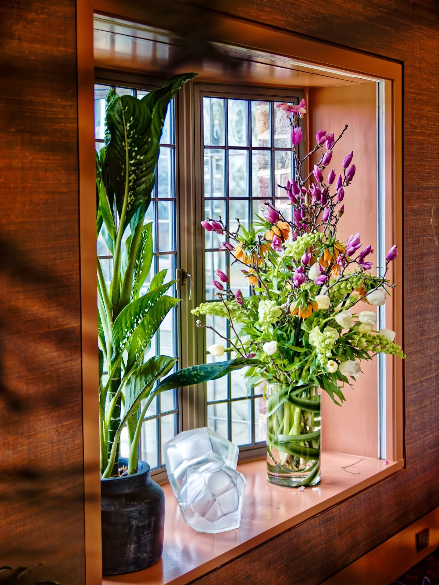 Window dressing by @jerryrosehomeandgarden. 
__
Photo: @simoudis
#jerryrose #jerryrosehomeandgarden #teamjerryrose