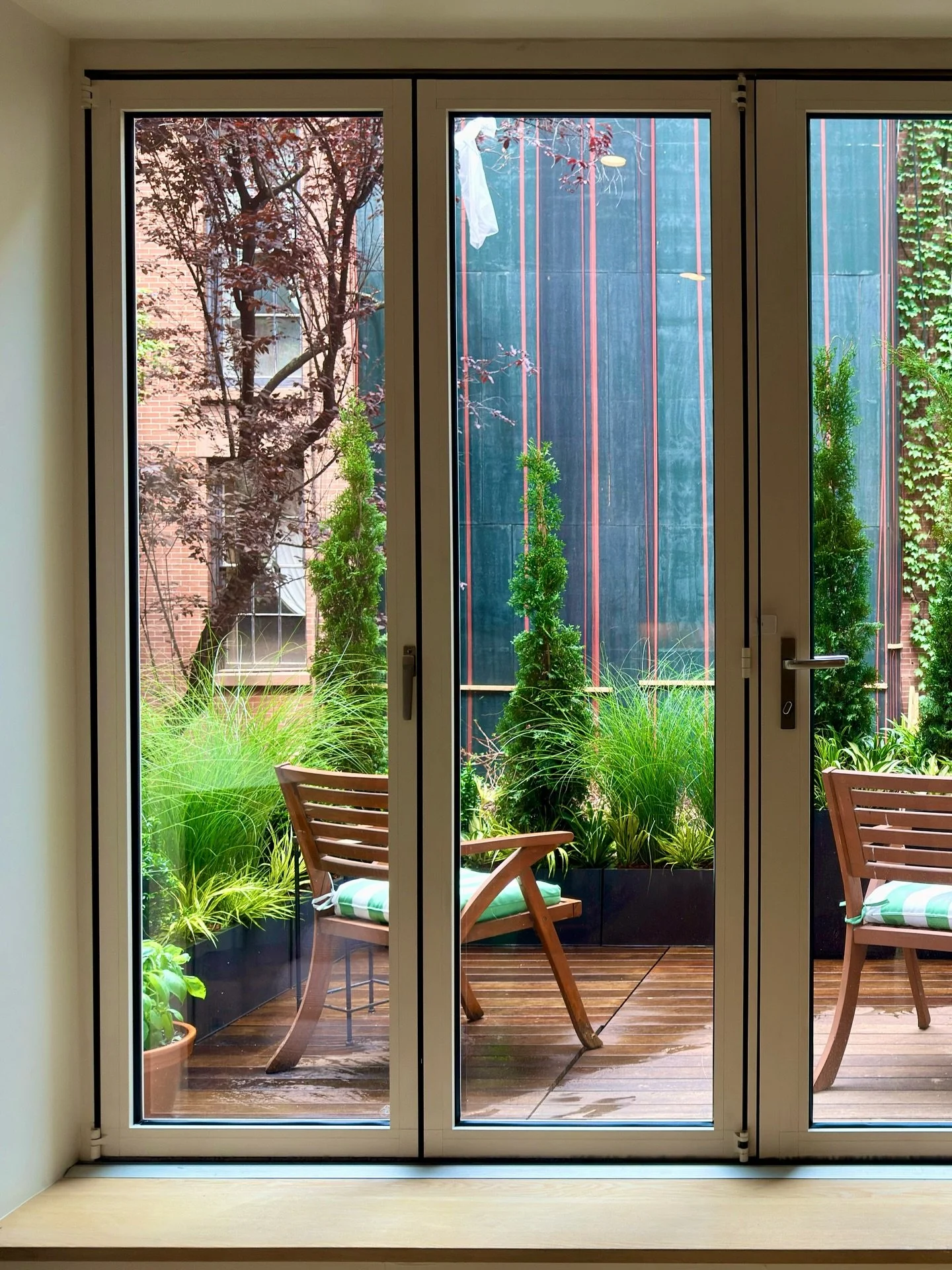 Creating the view.
__
Photos: @simoudis
#jerryrose #jerryrosehomeandgarden #teamjerryrose #nyc