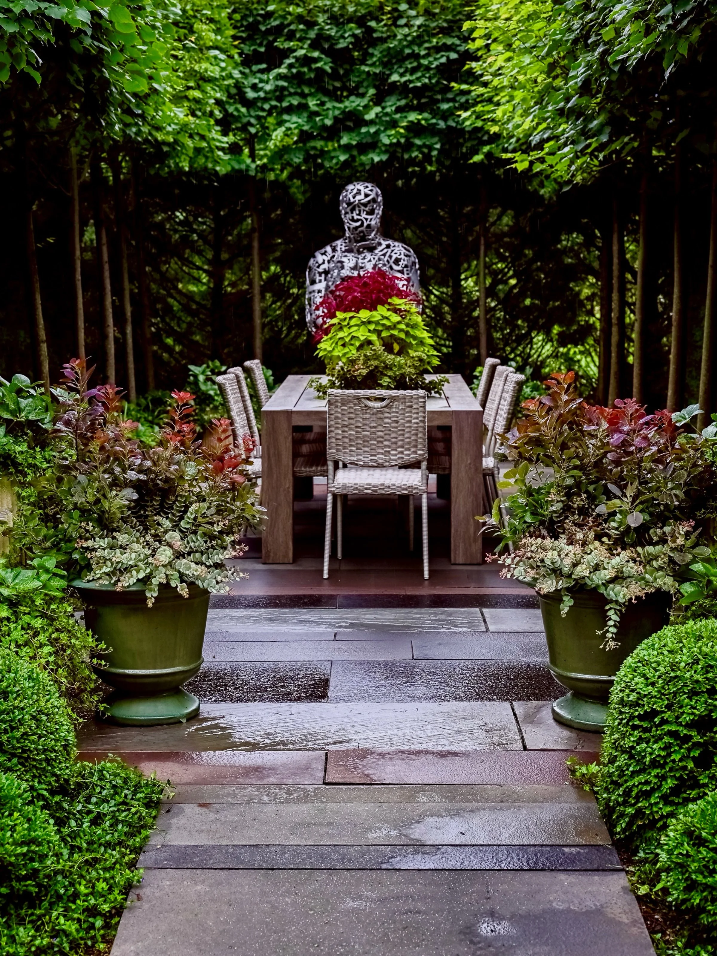 A garden is more interesting when it doesn&rsquo;t reveal everything at once. 
__
Photo: @simoudis 
#secretgarden #jerryrose #jerryrosehomeandgarden #containerplanting #teamjerryrose