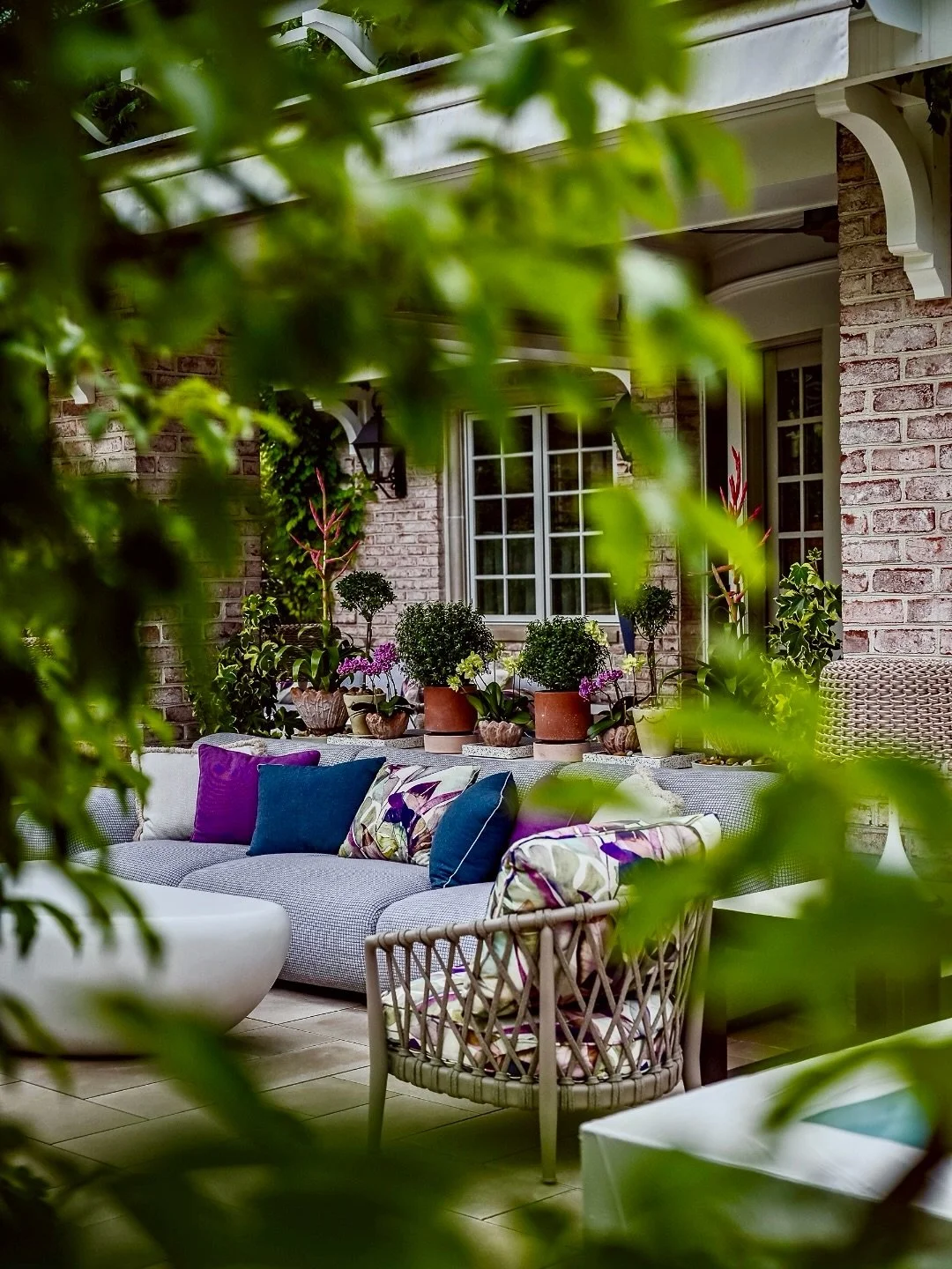 Fall is one of the best times to enjoy the garden. Our seasonal plantings, and a few signs of the harvest are enough to carry the garden into fall.
__
Photos: @simoudis
#jerryrose #jerryrosehomeandgarden #fallgardens #containerplanting