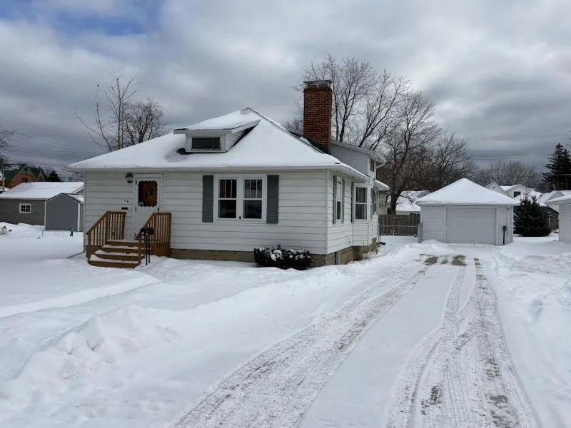 3 Bed, 1 Bath, 1 Story with Michigan Basement in Harbor Beach