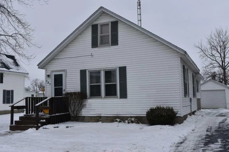 3 Bed, 1 Bath, with Partial Basement in Croswell