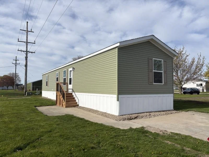 3 Bed, 2 Bath, Mobile Home with Piers in Harbor Beach