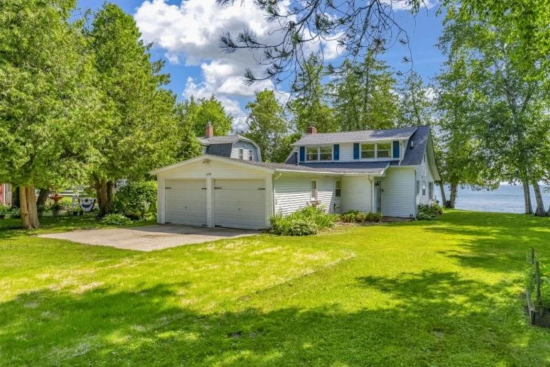 Waterfront 2 Bed, 1 1/2 Bath, Near Harbor Beach