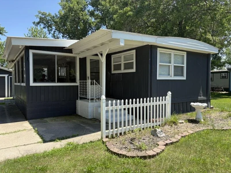 3 Bed, 1 1/2 Bath, Mobile Home with Piers Near Port Austin
