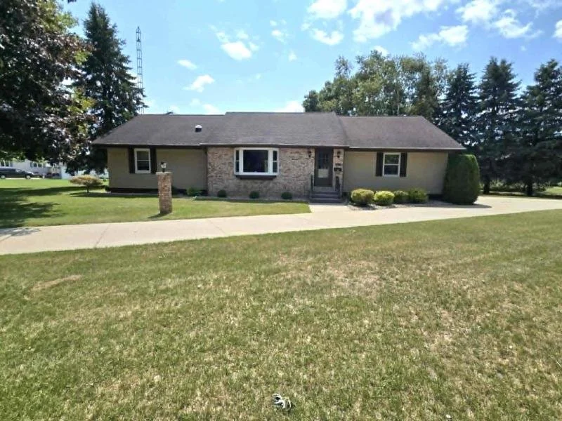 3 Bed, 2 1/2 bath, Ranch with Full Unfinished Basement in Ubly