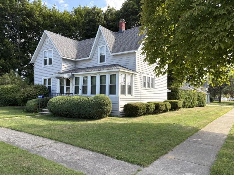 5 Bed, 1 Bath, with Full Unfinished Basement in Harbor Beach