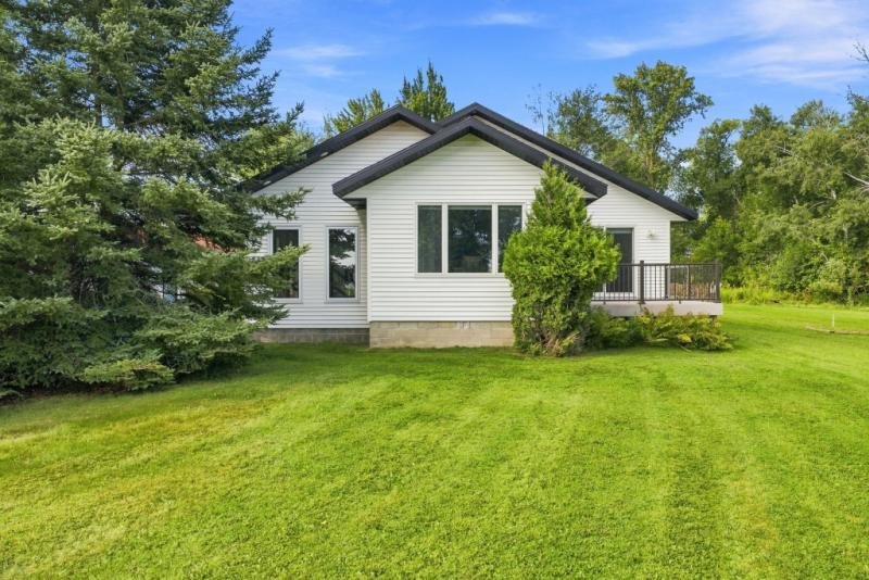 2 Bed, 1 Bath near Lighthouse Park