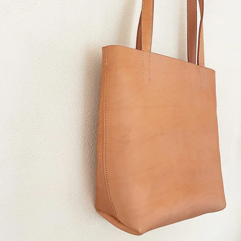 Andi Tote, Natural