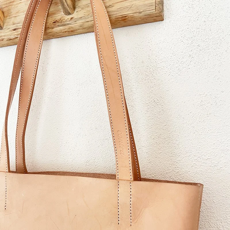Andi Tote, Natural