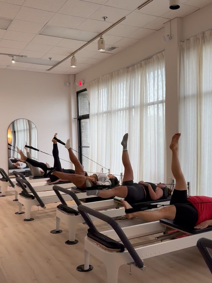 ✨ Feet in Straps &mdash; Single Leg Focus ✨

One of our favorite reformer movements for building strength, balance &amp; control. 💪

Working one leg at a time challenges your core stability, activates your glutes &amp; hamstrings, and enhances hip m