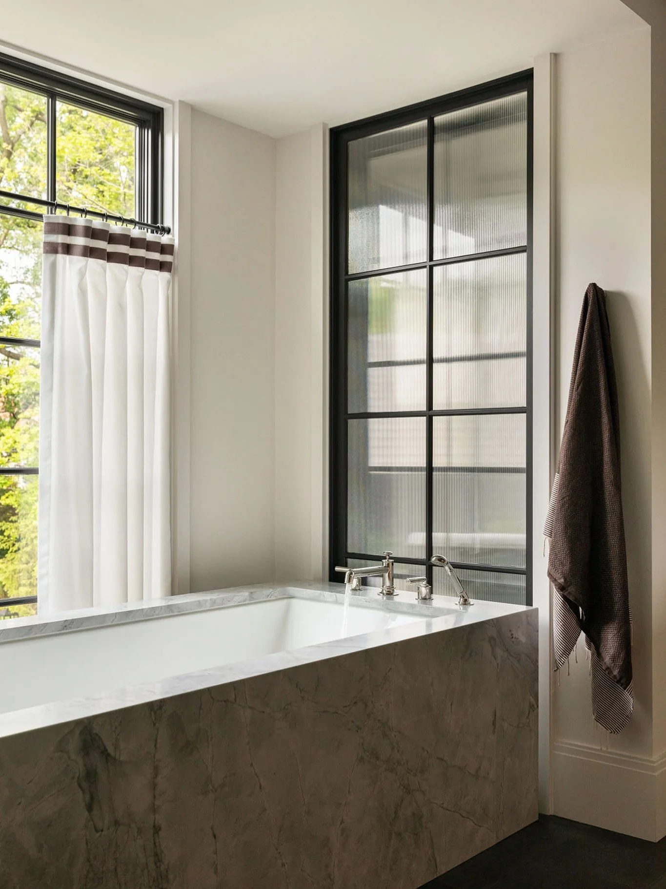 Serene / A serene main bath tub with a view. #designenmasse 📸 @aimeemazzenga Stylist: @cate.ragan.styling Interior Design: @pagelouisell GC: @highgatebuilders Featured: @modernluxuryinteriors