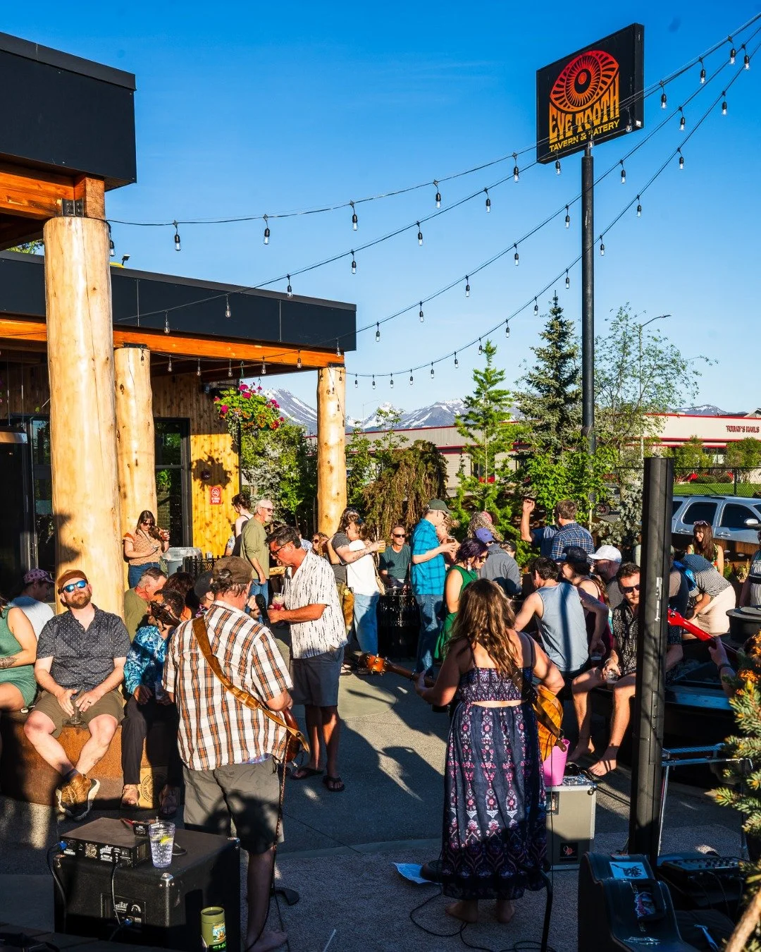 We could not have asked for a better night to kick off Eye Tooth Sessions 😍 Thank you to Melissa Mitchell &amp; Friends for an amazing night of music.

Let's do it again, shall we? Next to the Sessions stage is The Robotz and Johnny Prizm on Thursda