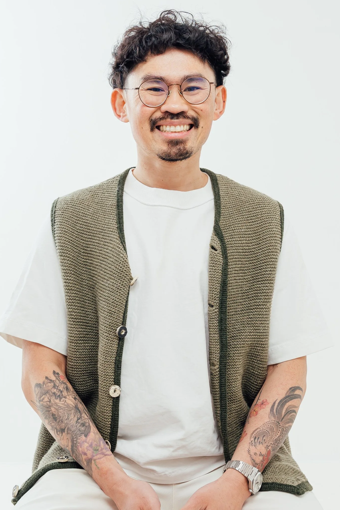 Headshot of 2nd Generation Southeast Asian Therapist, Randy Mekdara, a therapist in California specializing in AAPI challenges, anxiety, and self-esteem