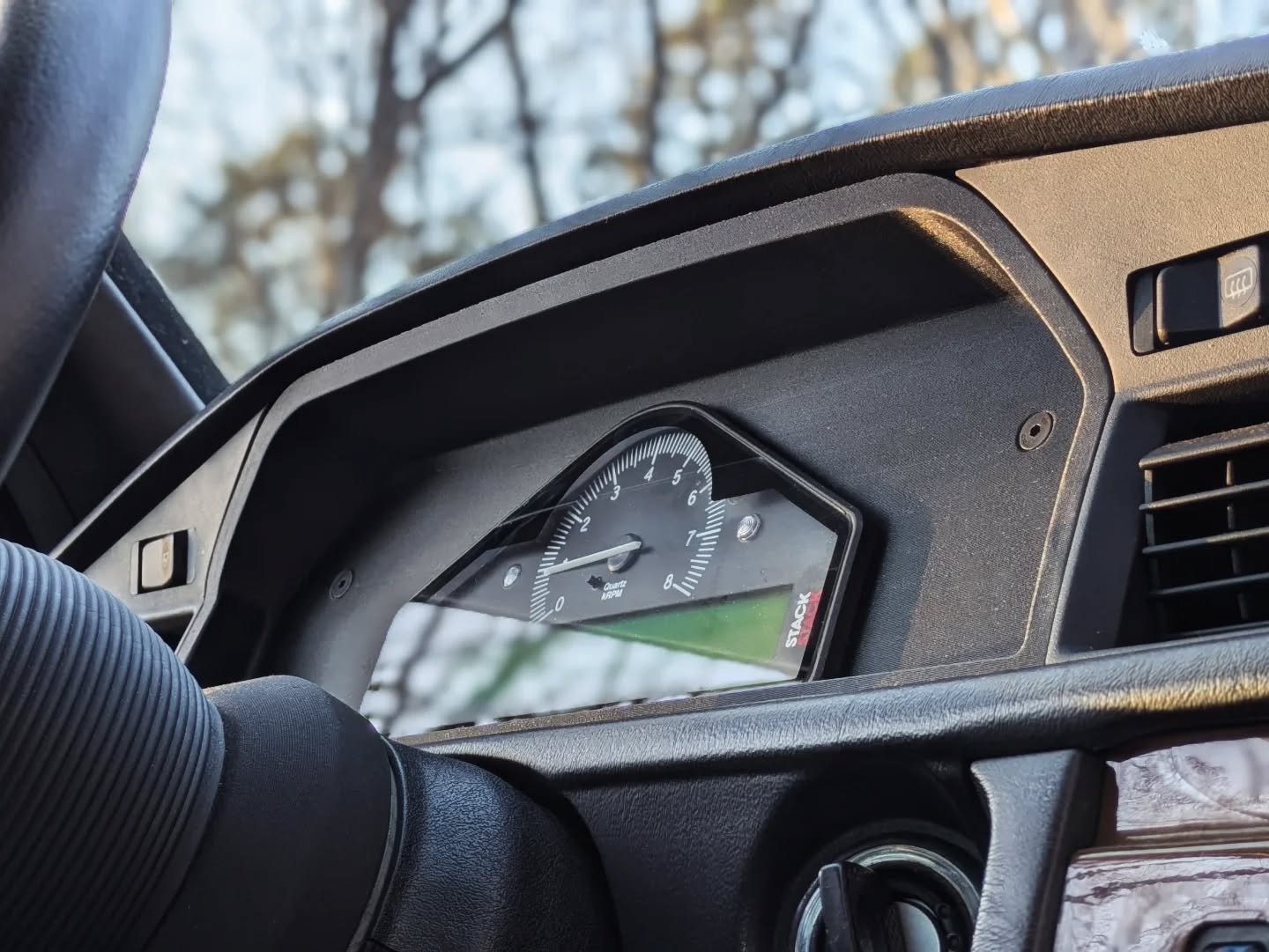 Happy Friday 🏁

#stackgauges #autometer #mercedes #190e #w201 #190e #190revolution #gaugecluster #mercedes #w201nation #mercedes190e #st8130 #tach