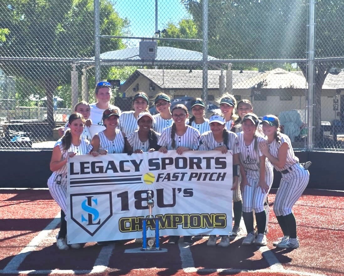Congrats to 18u for winning the @legacy_sports_fastpitch Bring It On Summer event in Medford, Oregon this weekend! What a way to wrap up the summer season! Great job, ladies! 🥇

#acesup&spades;️ #champions #softball #fastpitch #bracketplay