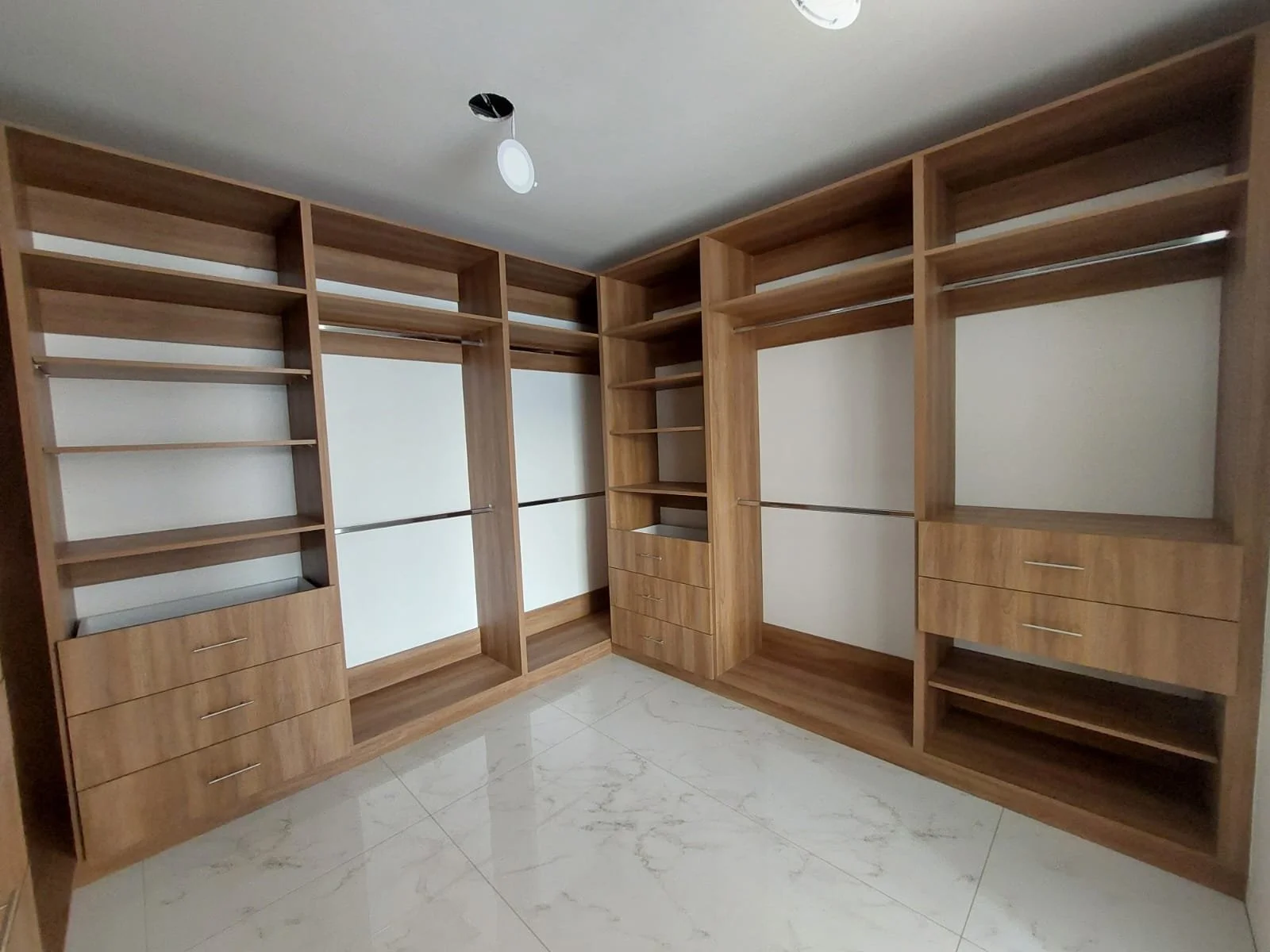 walk-in Closet-2.jpeg