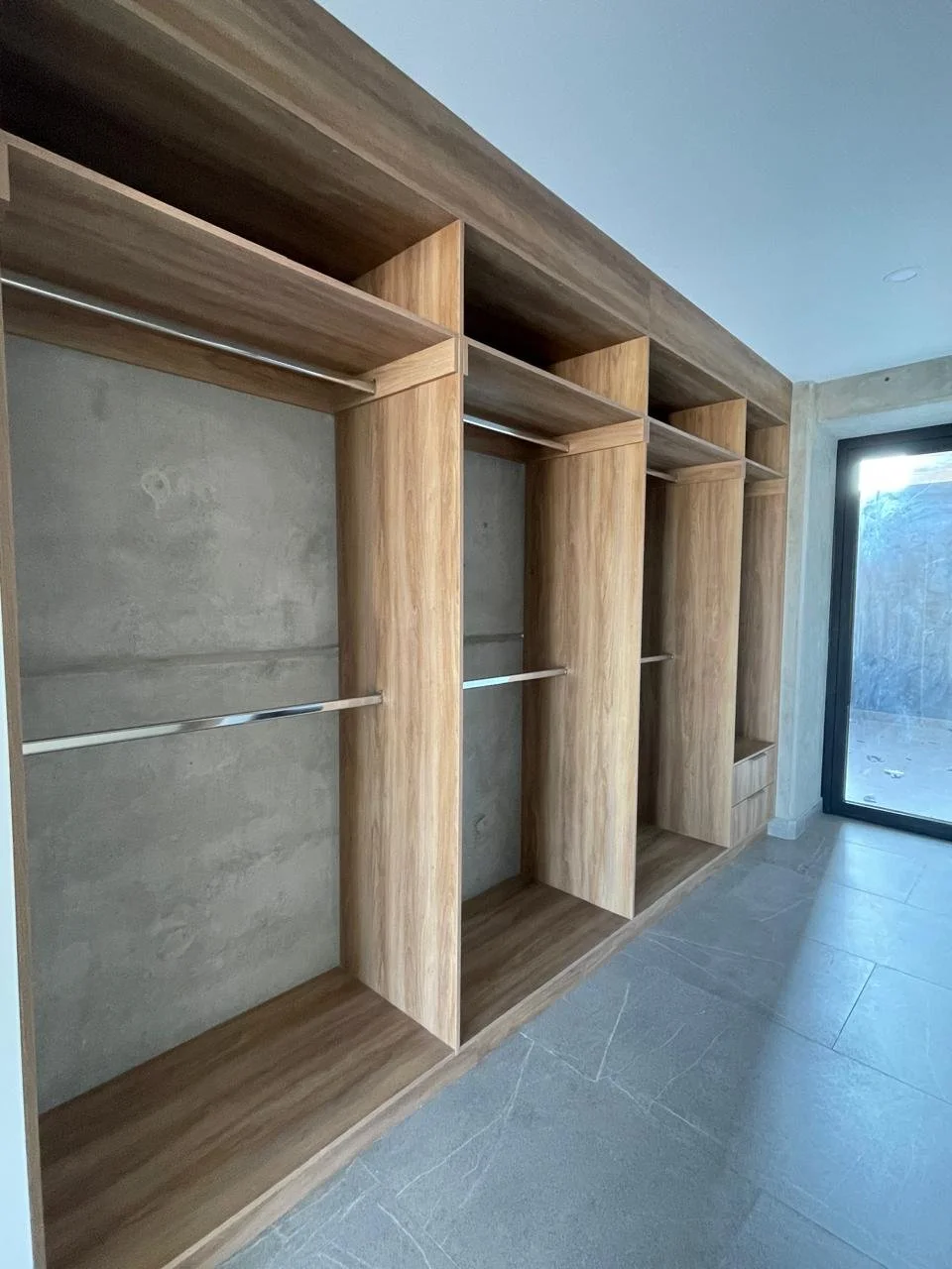 walk-in Closet-4.jpeg