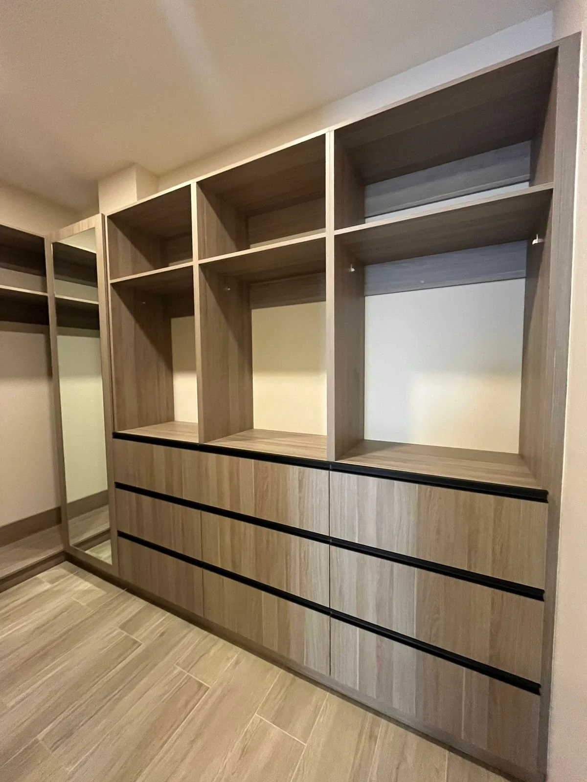 walk-in Closet-3.jpeg