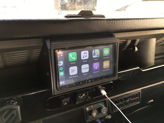 CarPlay-LandRover-Custom-Dash-Kit.png