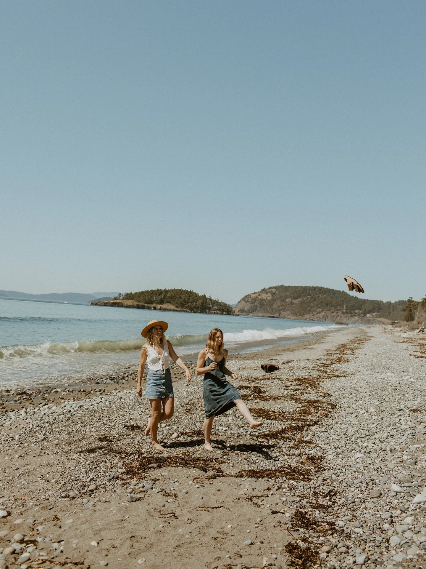 That weekend feeling ✨ 

The perfect day to &mdash; head down to Edmonds, grab brunch and good coffee, shop the farmers market, browse the Galleries, and kick your shoes off in the sand. 

Happy Saturday, may you soak up every lost drop of this beaut