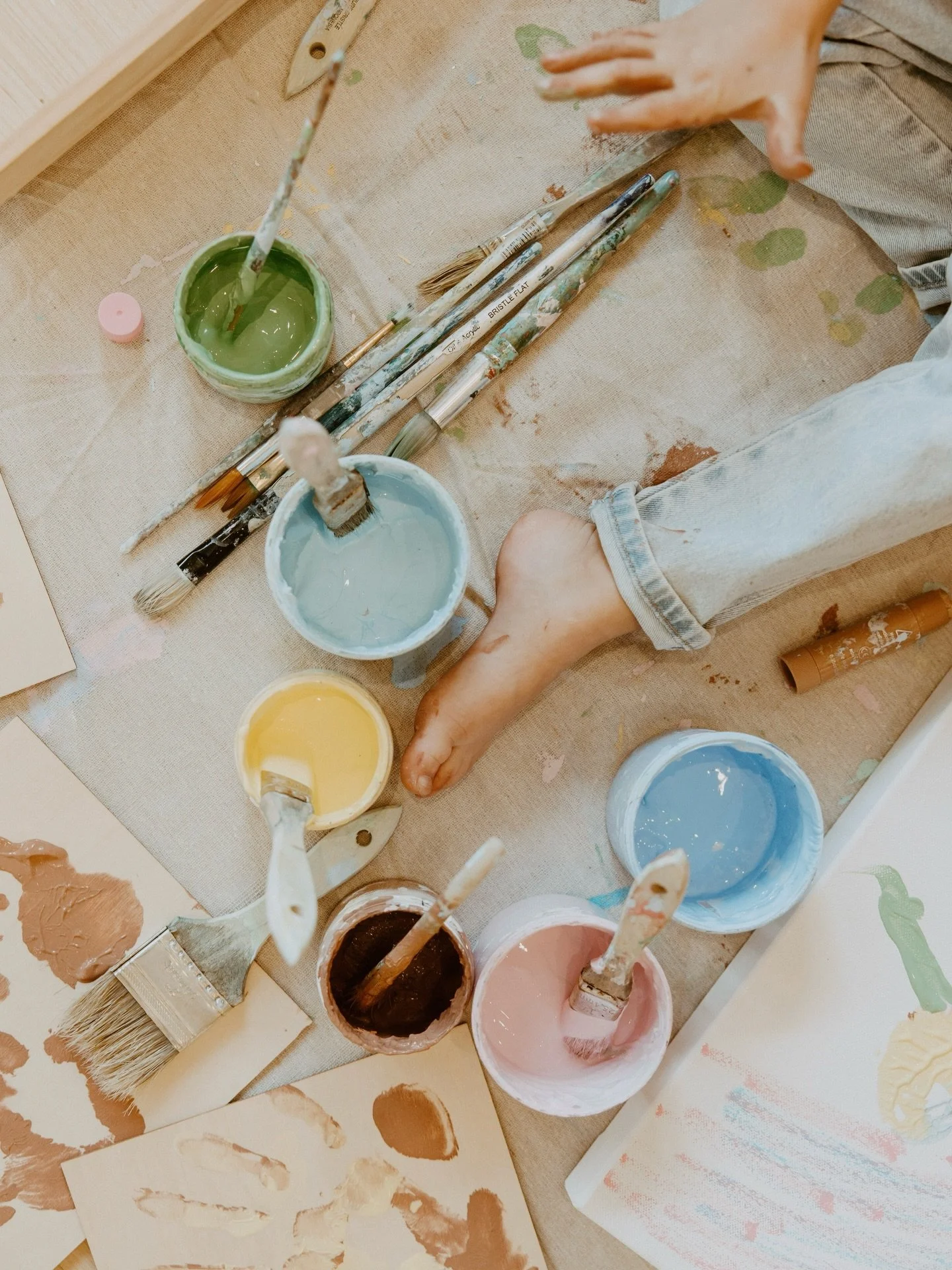 Our newest batch of Art Experience Sessions just dropped!

With @lauraburkhart guiding the process, your kids get to explore color, texture, and play, while Devin  @backcountrybohemians photographs all the real, tender, paint-splattered moments you&r