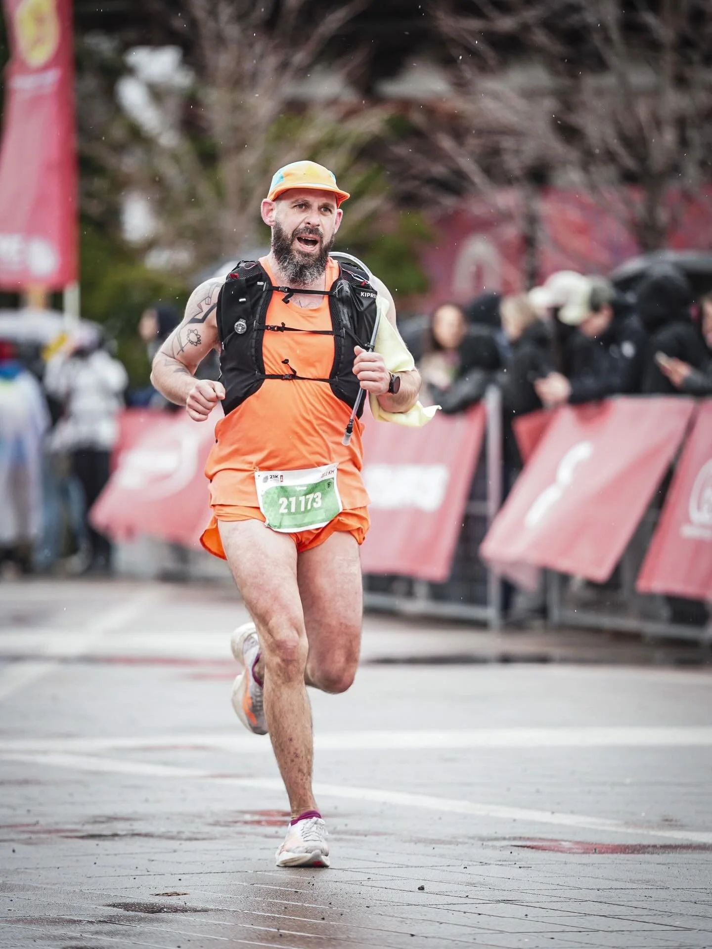 Un &eacute;norme bravo &agrave; Matthieu qui a compl&eacute;t&eacute; le 21K Nespresso dimanche dernier 💪 
Pas les conditions m&eacute;t&eacute;o les plus faciles, mais &ccedil;a ne l&rsquo;a pas emp&ecirc;ch&eacute; de sortir un magnifique PB en 1: