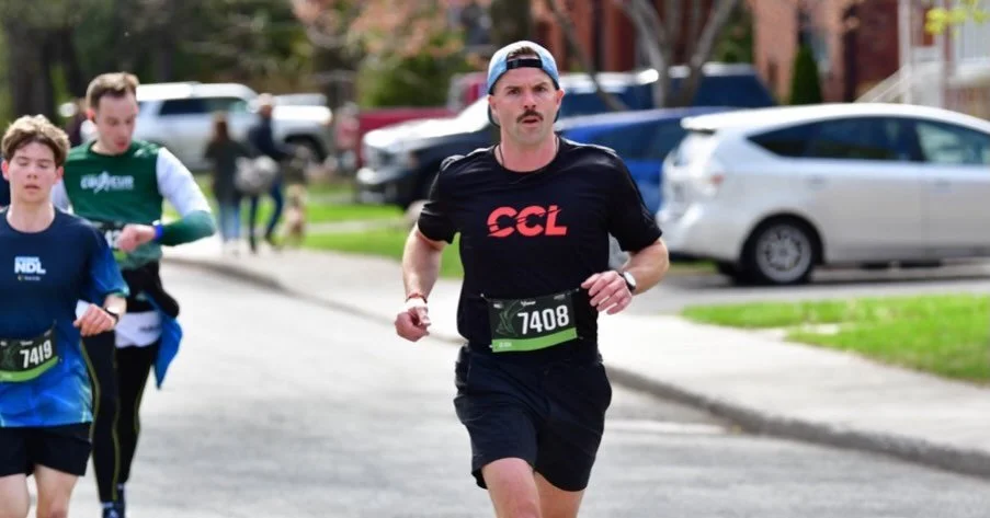 Bravo &agrave; Francis pour son nouveau record personnel au 10 km NDL 🔥

39:39 au chrono&hellip; une vraie fus&eacute;e 🚀
Super fier de le voir performer et repousser ses limites! 👏🏃&zwj;♂️