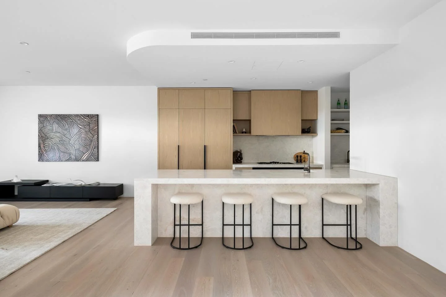 Six Bruce St
Bianca Perla marble tops, warm oak joinery, and an elegant island bring elevated class and quiet charm to the kitchen.

#Osanrae #QualityLivingDefined

-
-

#interiordesign #architecture #luxuryhomes #australiandesign #melbournehomes #in