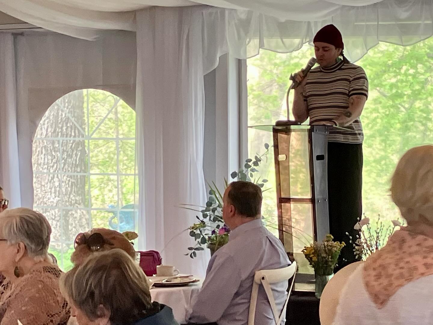 gratitude to @hocopolitso and @elkridgefurnaceinn for the opportunity to honor the late Elizabeth Arnold last weekend through a beautiful spring afternoon shared with friends ✨
pic credits to Diane!