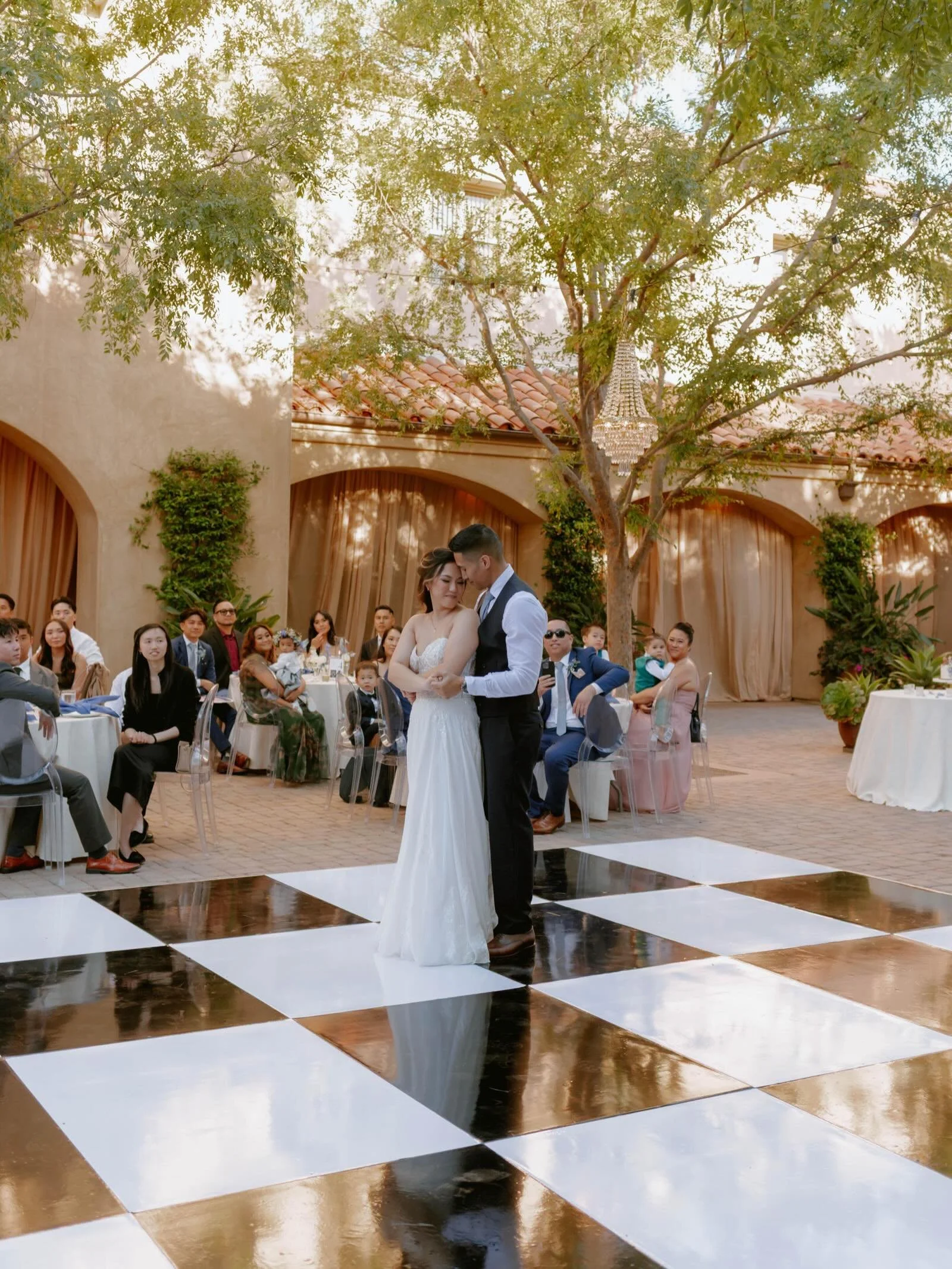 on the dance floor

photo @betherephoto / video @vinceacm / venue @serraplaza / coordination @atouchoflavender / florals @atouchoflavender / hmua @kathyhuynhartistry / dj @soundwavepros @soundwavepros_wil / catering @jayscatering / lion dance @qingwe