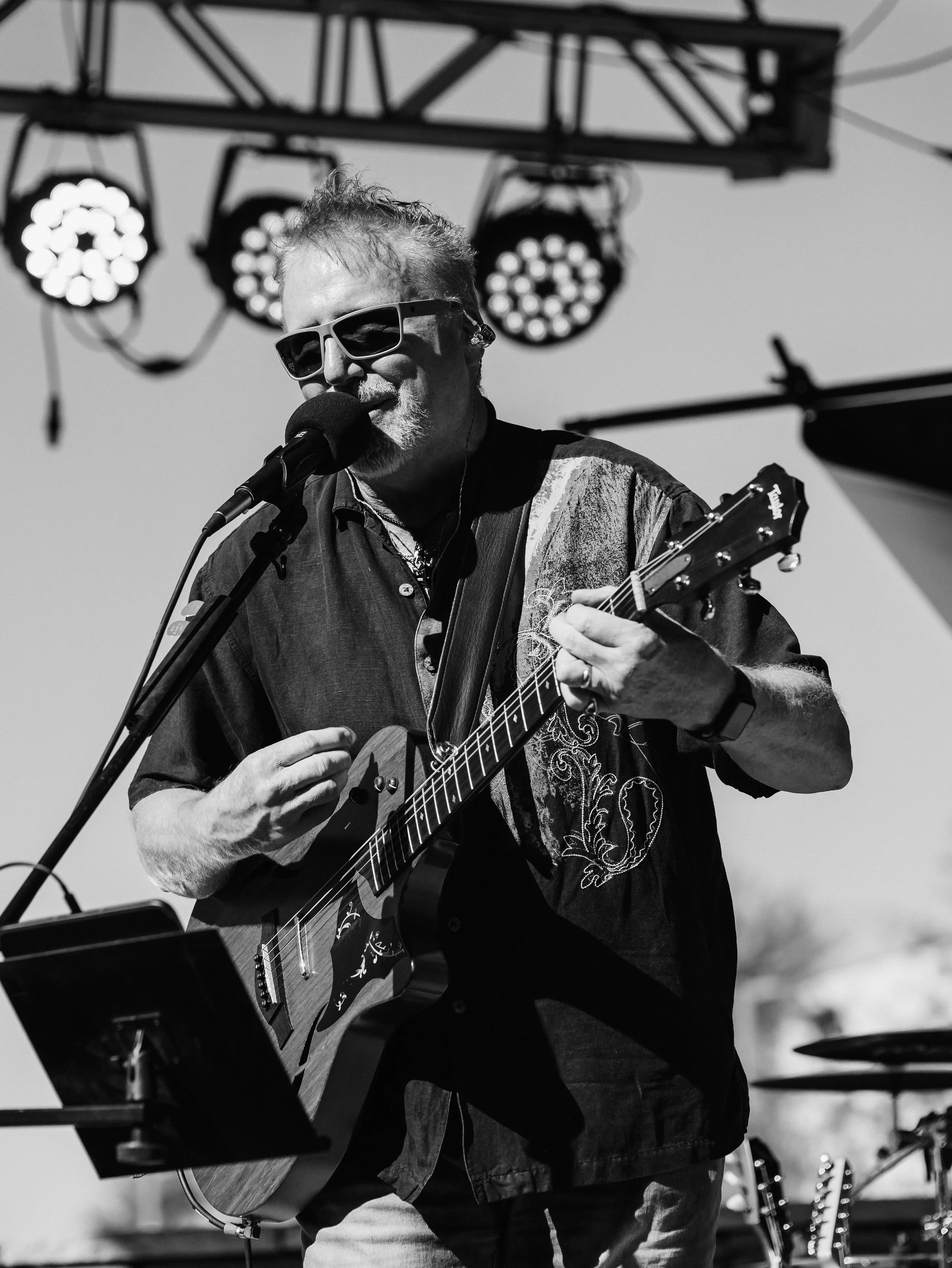 Campbell Blue Creek performing live in Phoenix.