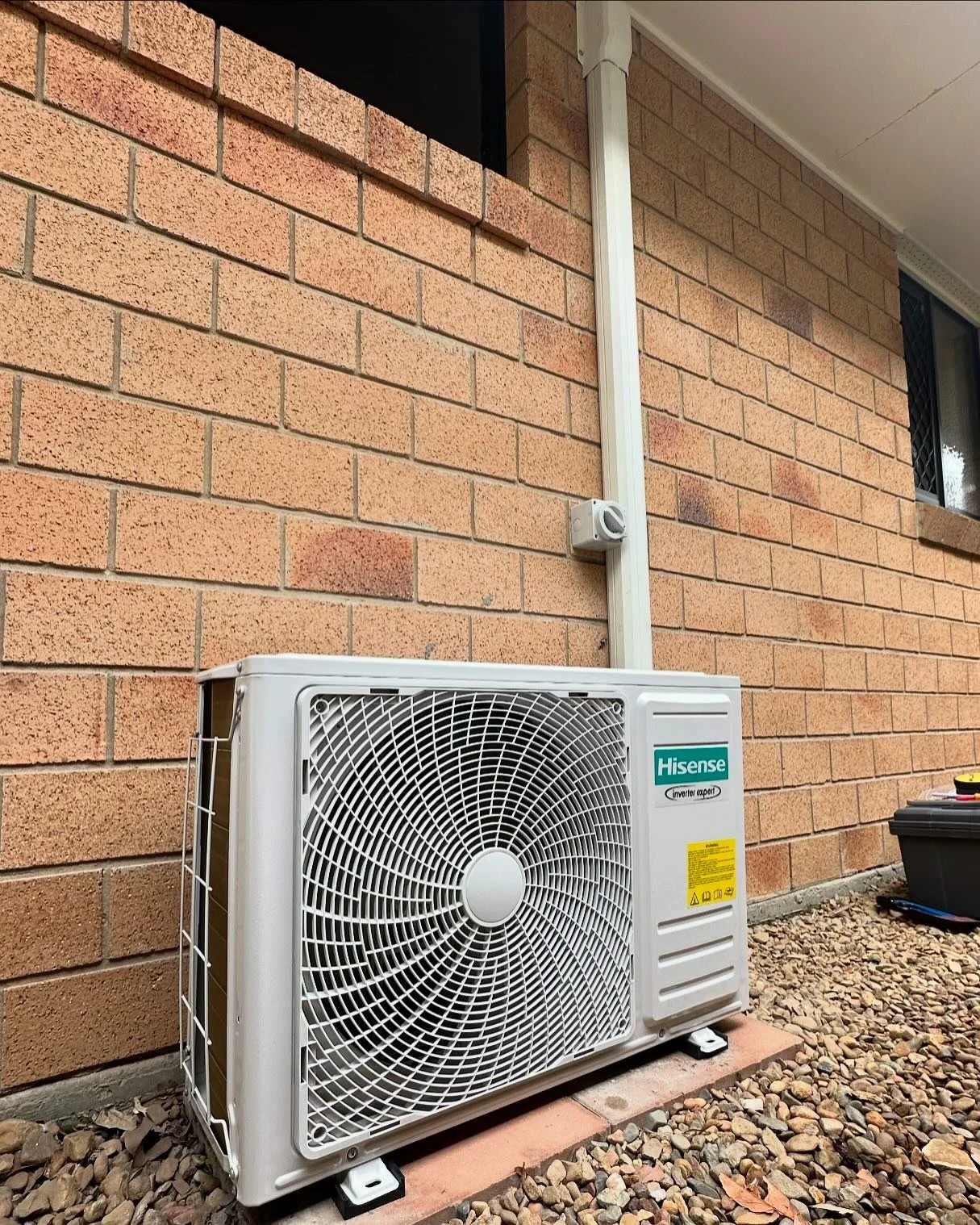 ☀️Summer&rsquo;s heating up, but your home doesn&rsquo;t have to.  Slide into my DMs @blackboxelectrical for a cool escape 🥶❄️