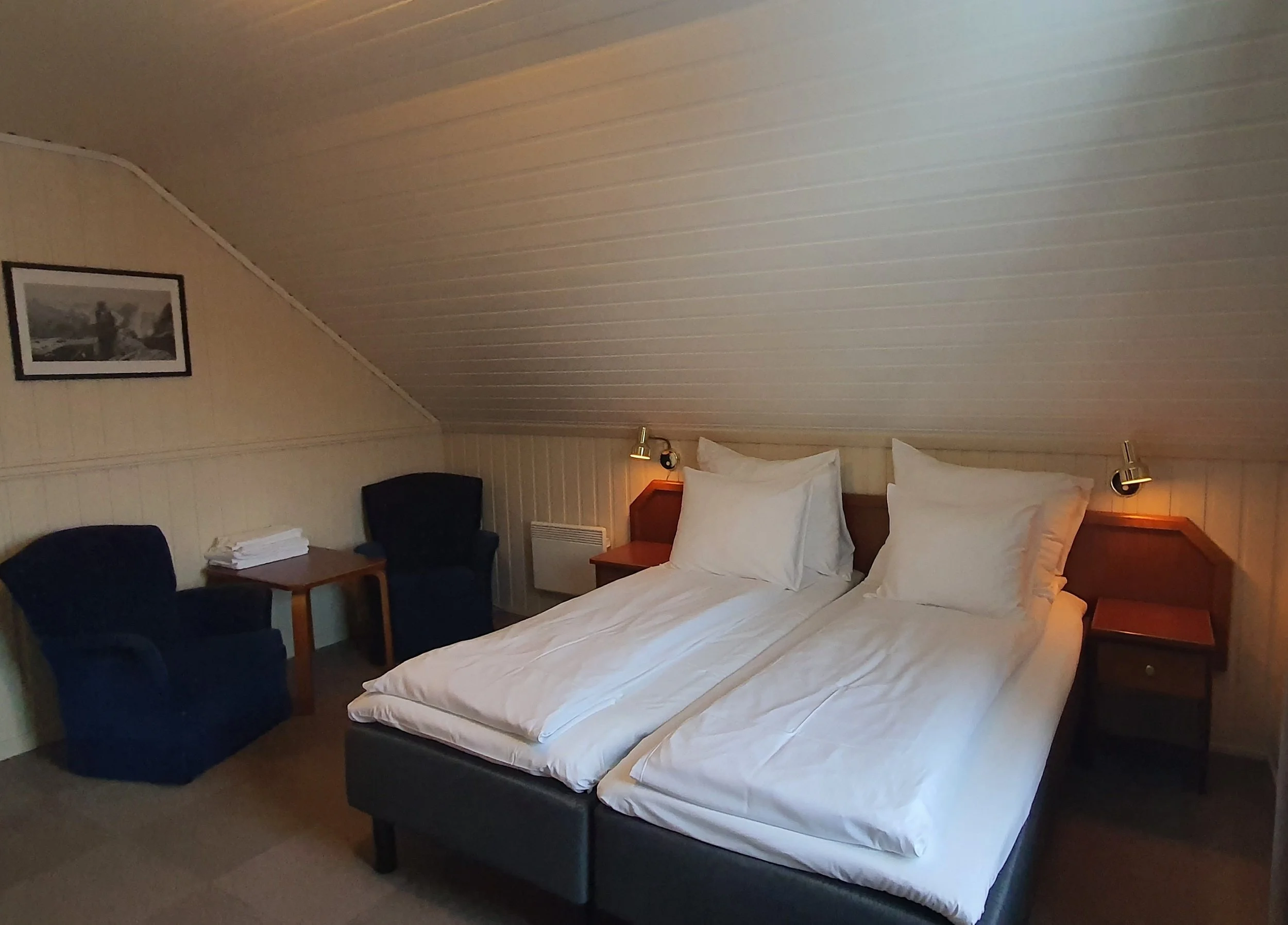 Twin room lake 2.jpg
