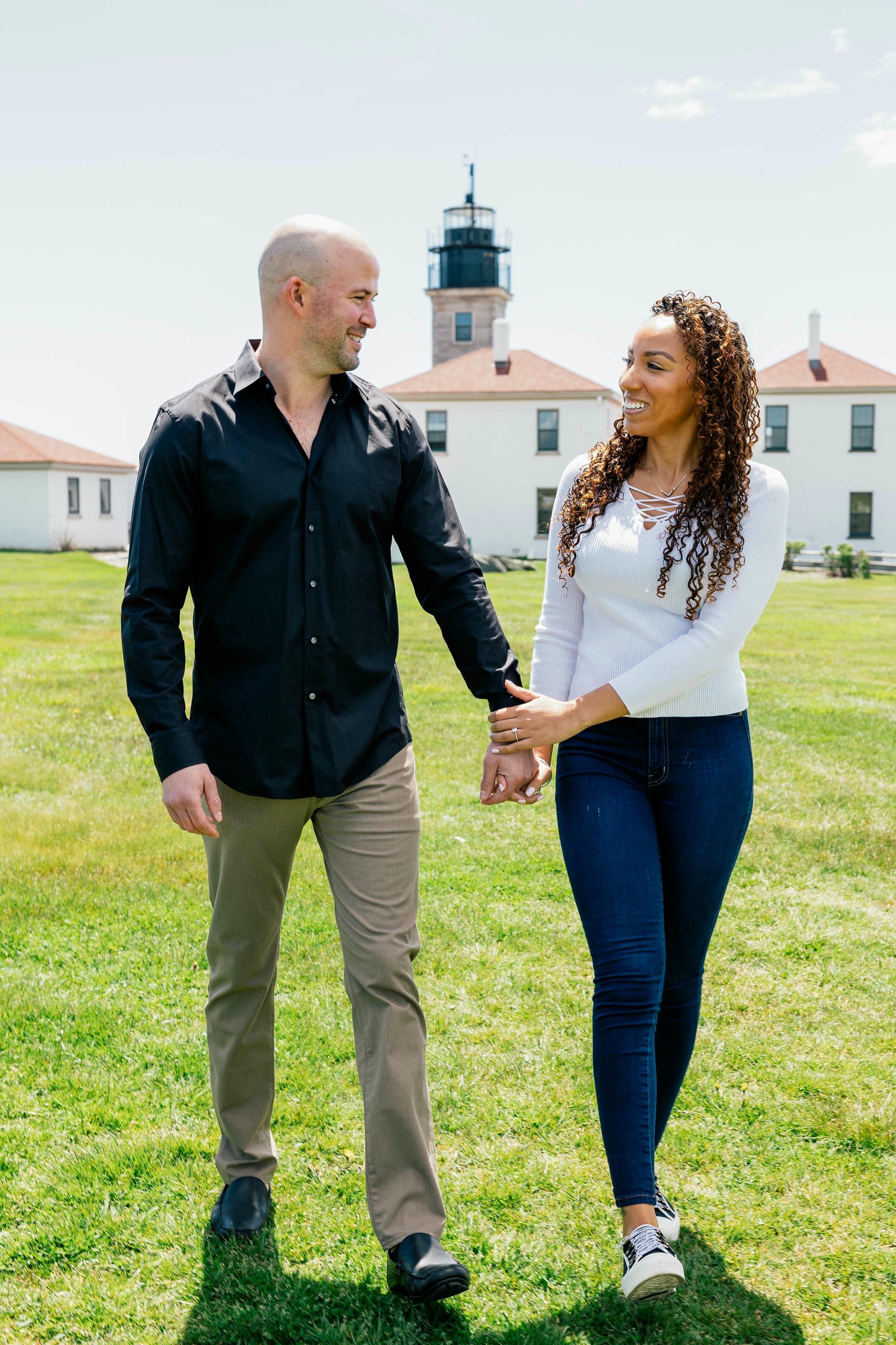 Jamestown-RI-Engagement-Photoshoot-Ocean-Coast (13).jpg