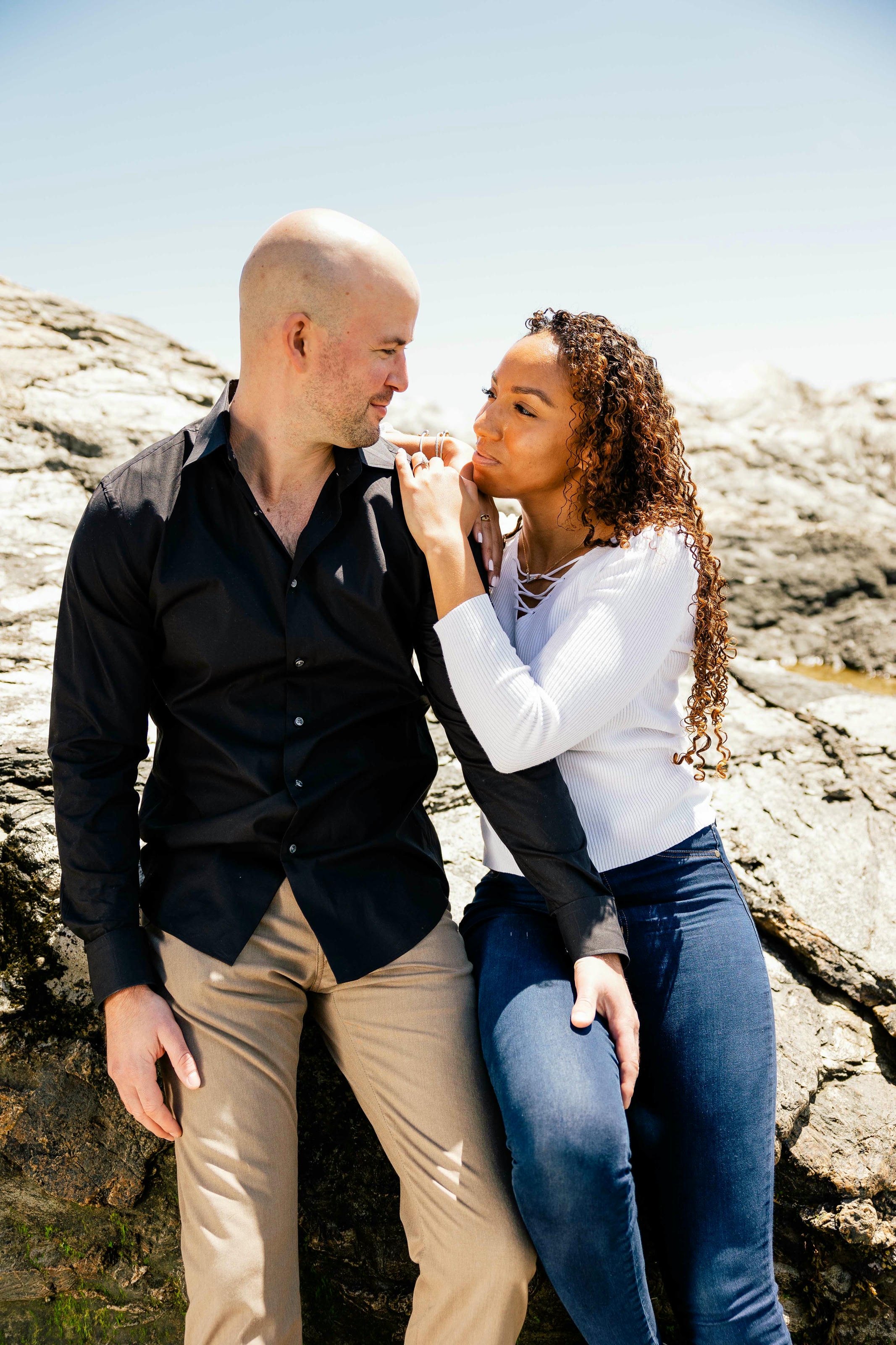 Jamestown-RI-Engagement-Photoshoot-Ocean-Coast (16).jpg