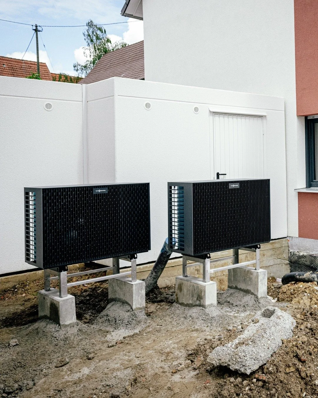 Zwei W&auml;rmepumpen, ein Ziel: maximale Effizienz. Dank @viessmann.

#weidlich #sanit&auml;r #handwerk #work #baustelle