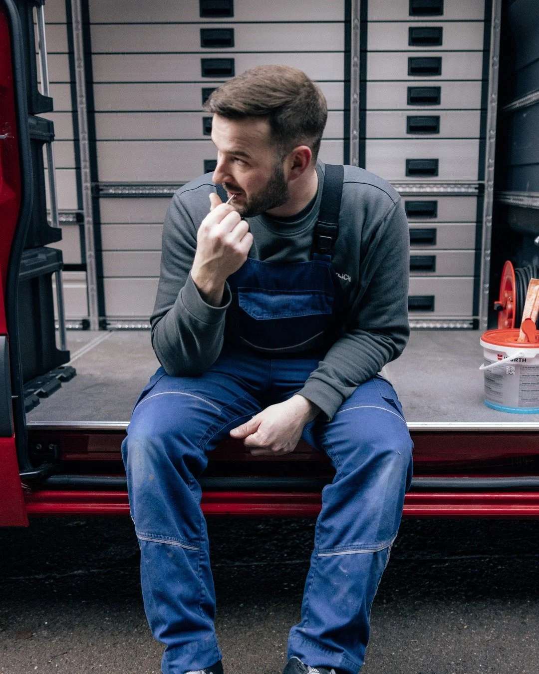 Bevor&rsquo;s losgeht: kurz den Plan durchspielen.

#weidlich #sanit&auml;r #handwerk #work #baustelle